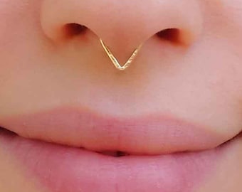 Triangle Septum nose ring, Septum Ring Gold, Gold septum, Septum, chevron septum, Septum Piercing, Septum Nose Ring, Gold Septum