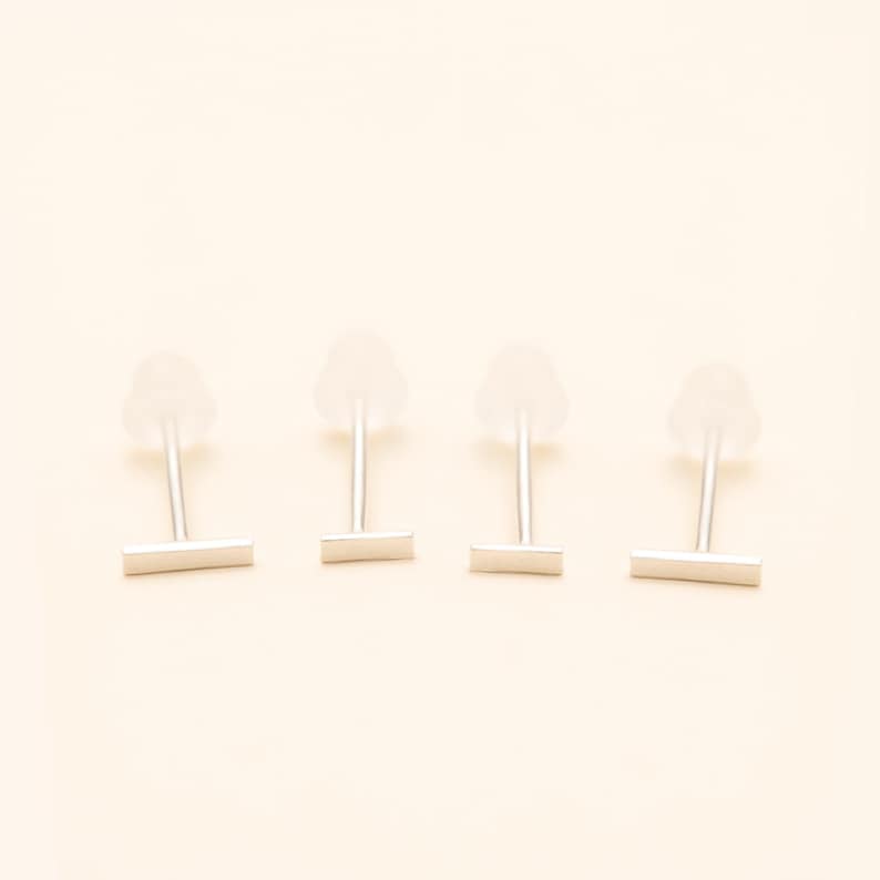 Zwarte minimalistische oorbellen - zwart geoxideerde zilveren staafstekers - oorbellen set - kleine nietjes afbeelding 4