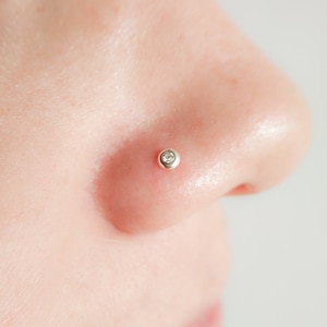 Winziger klarer Kristall Nasenstecker, 3 mm Lünette gesetzt Kleiner Diamant Nasenloch Bolzen, L Post Nasenstecker, 22g Silber Nasenstecker Ohrring