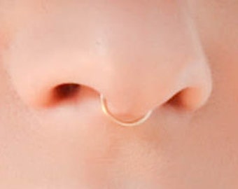 Muttertag - 22g Septum Ring, Gold Septum, Super dünner Nasenring, Gold Septum Ring, Dünnes Septum, Septum Piercing, Zartes Septum