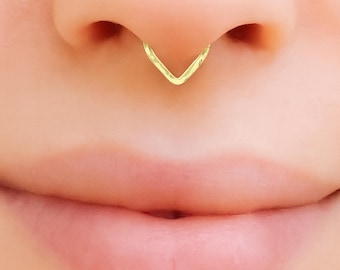 Triangle Septum nose ring, Septum Ring Gold, Gold septum, Septum, chevron septum, Septum Piercing, Septum Nose Ring, Gold Septum