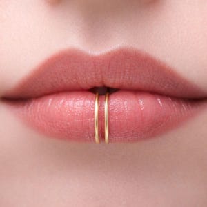 Gefälschte Lippen Ring - Doppel Band Lip Cuff Clip Auf - Fake Lip Piercing nicht durchbohrten Schmuck Bild 2
