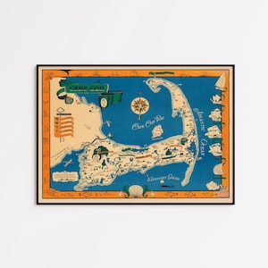 Könnte beinhalten: Eine gerahmte Vintage-Karte von Cape Cod mit einem blau-orangen Farbschema. Die Karte enthält Illustrationen von Sehenswürdigkeiten, eine Windrose und den Text "Cape Cod" und "Nantucket Sound".