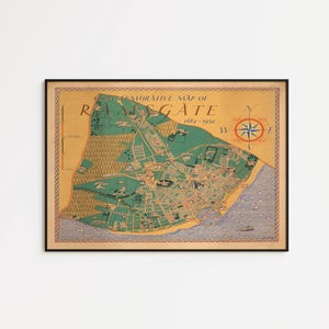 Puede incluir: Mapa vintage enmarcado de Ramsgate, Inglaterra, de 1884-1954, con una ilustración detallada del diseño de la ciudad. El mapa incluye una rosa de los vientos y está sobre un fondo beige con detalles verdes y marrones.