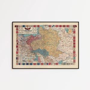Puede incluir: Mapa antiguo enmarcado de Polonia, que muestra los límites históricos del país en detalle. El marco negro rectangular rodea el mapa. La paleta de colores del mapa incluye tonos de amarillo, rojo, azul y beige, con texto en polaco.