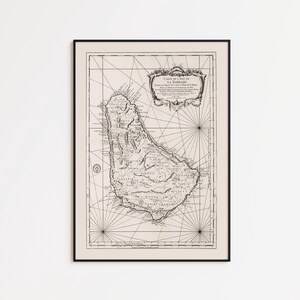 Puede incluir: Un mapa de estilo antiguo enmarcado de Barbados en tinta negra sobre fondo crema. El mapa presenta líneas náuticas intrincadas, un cartucho decorativo con el texto 'CARTE DE L'ISLE DE LA BARBADE' y marcas topográficas detalladas de la isla.