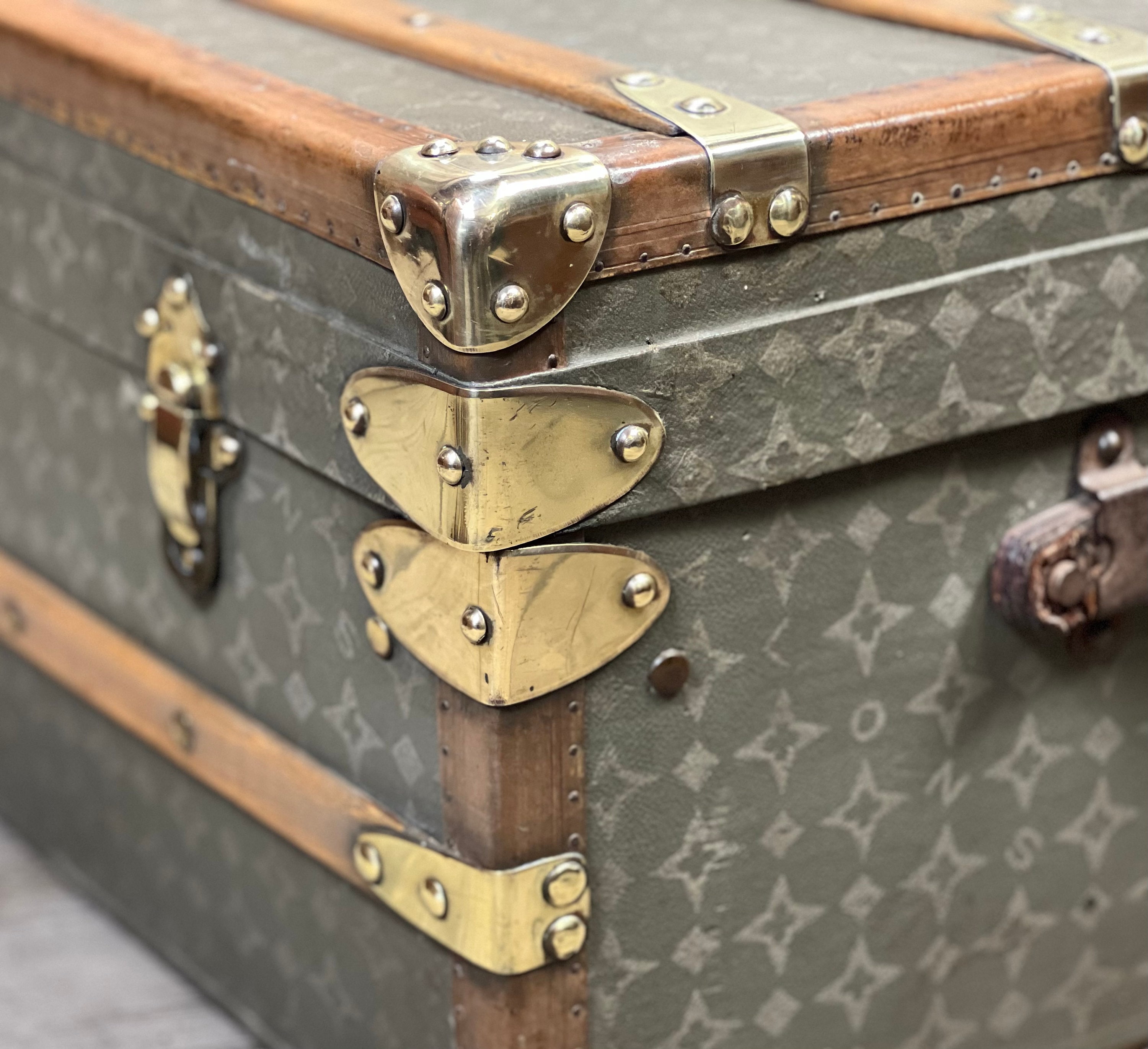Antique Trunk in Damier Canvas from Louis Vuitton, 1900 for sale