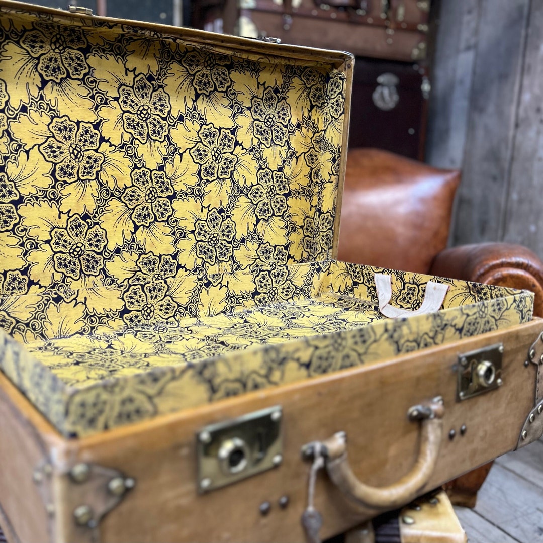 Valigia da viaggio di lusso in pergamena degli anni '20 Italia