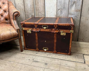 Chestnut brown leather table trunk