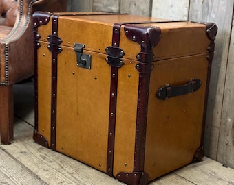 Baúl de almacenamiento de cuero hecho a mano a medida, estilo baúl de vapor antiguo.