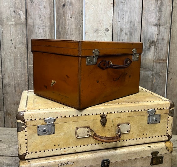 Antique English Luxury Leather Hatbox Suitcase, S… - image 9