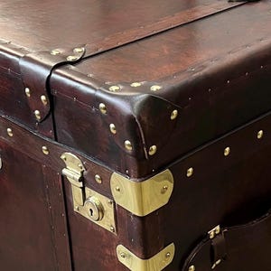 Leather Console Table Storage Trunk Handmade Campaign Furniture Vintage Style Side Table Traditional Craftsmanship English Quality Hand Dyed Bridle Leather Brass Hardware Bedroom Accent Piece Living Room Furniture Luxury Gift Men Premium