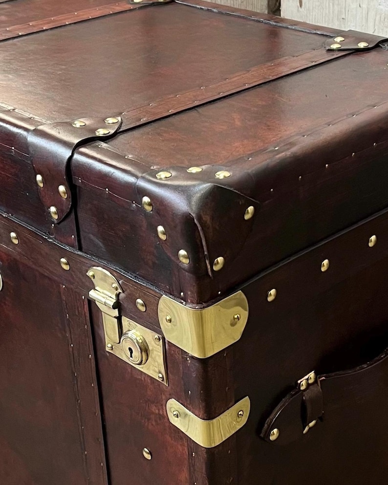 Leather Console Table Storage Trunk Handmade Campaign Furniture Vintage Style Side Table Traditional Craftsmanship English Quality Hand Dyed Bridle Leather Brass Hardware Bedroom Accent Piece Living Room Furniture Luxury Gift Men Premium