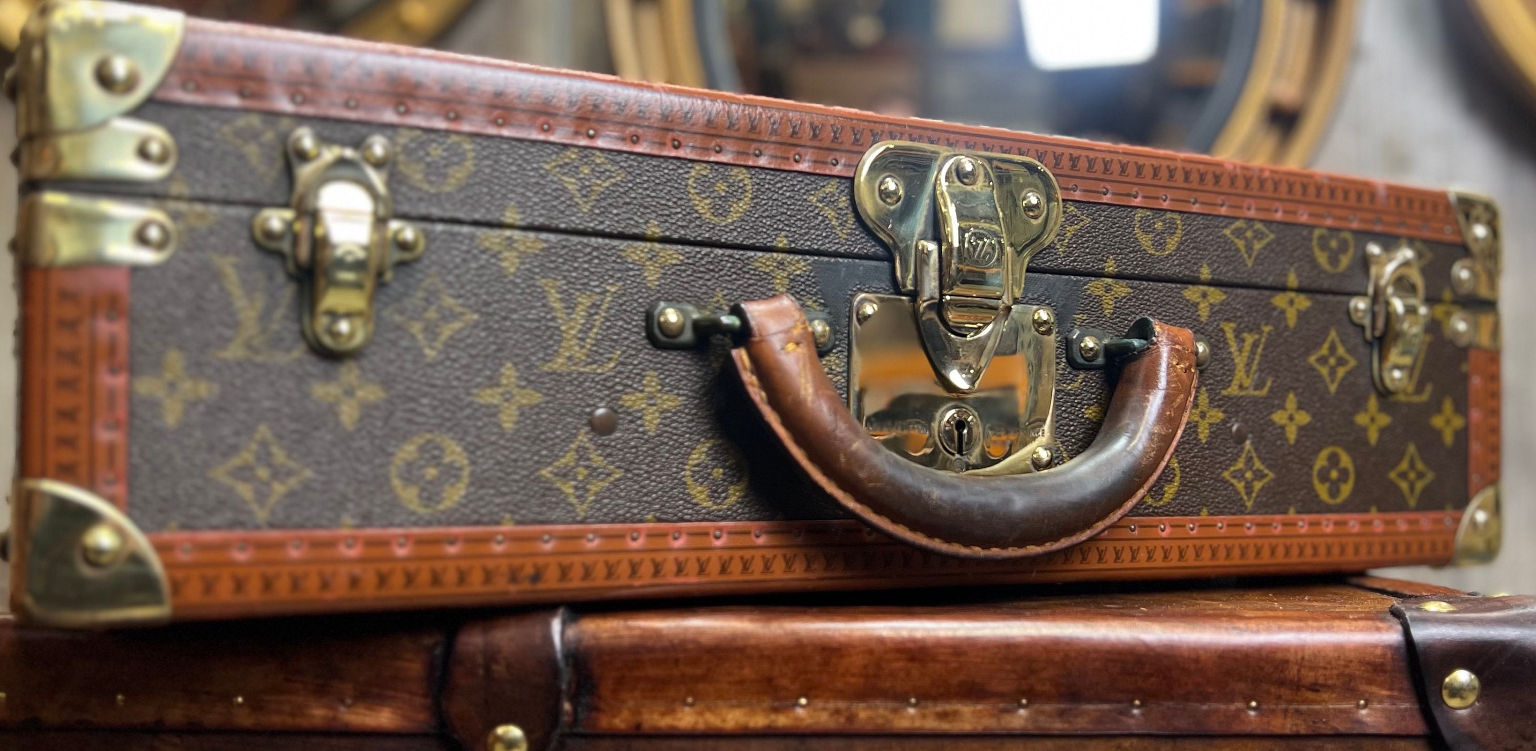 Lot - A VINTAGE LOUIS VUITTON SOFTSIDED SUITCASE, AMERICAN, 1970s