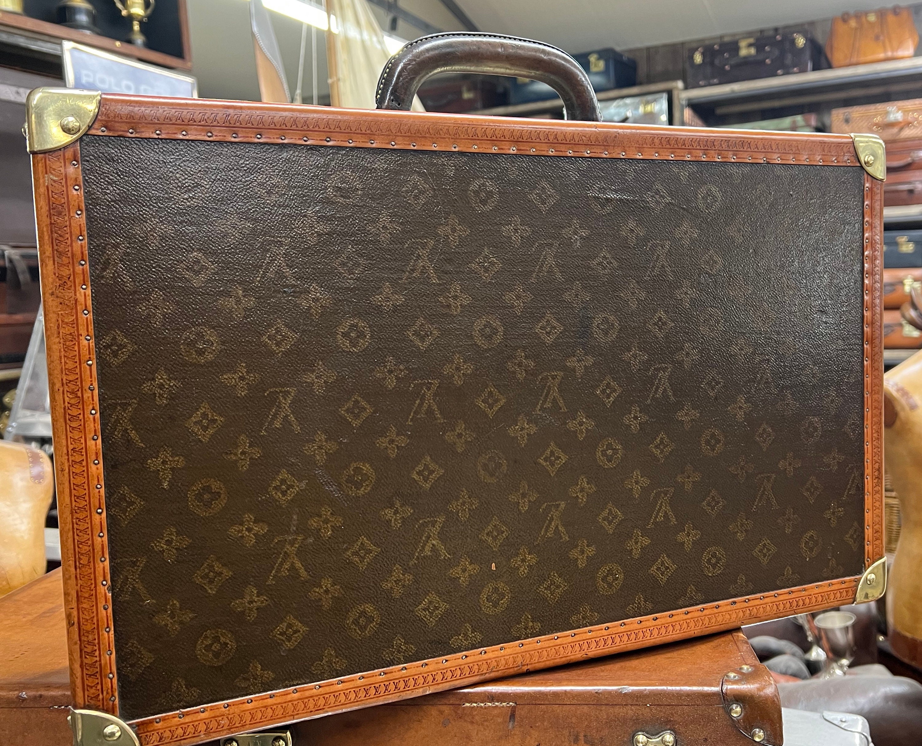 Louis Vuitton suitcase Alzer 80 monogrammed with its key