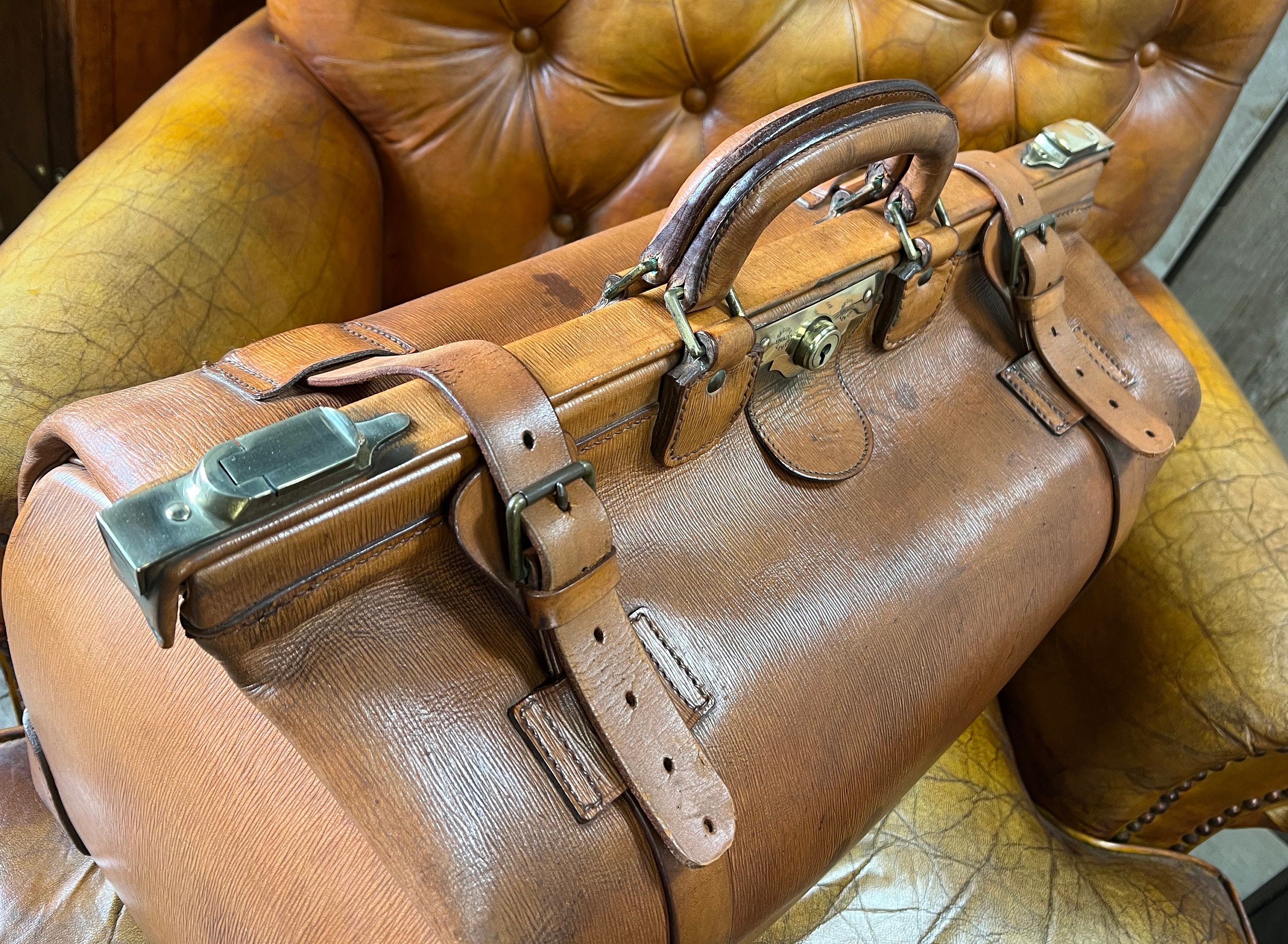 Luxury bridle leather Gladstone bag / travel bag hand stitched leather with  shoulder strap duffel bag