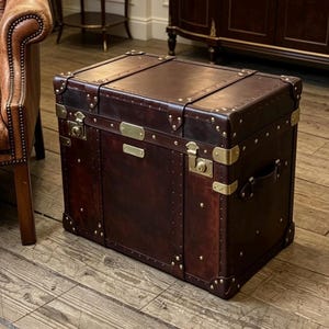 Vintage Storage Chest Campaign Style Furniture Handmade Leather Trunk Console Table English Craftsmanship Traditional Methods Hand Dyed Leather Brass Fittings Living Room Accent Piece Luxury Home Furnishing Gift Men Premium Quality Side