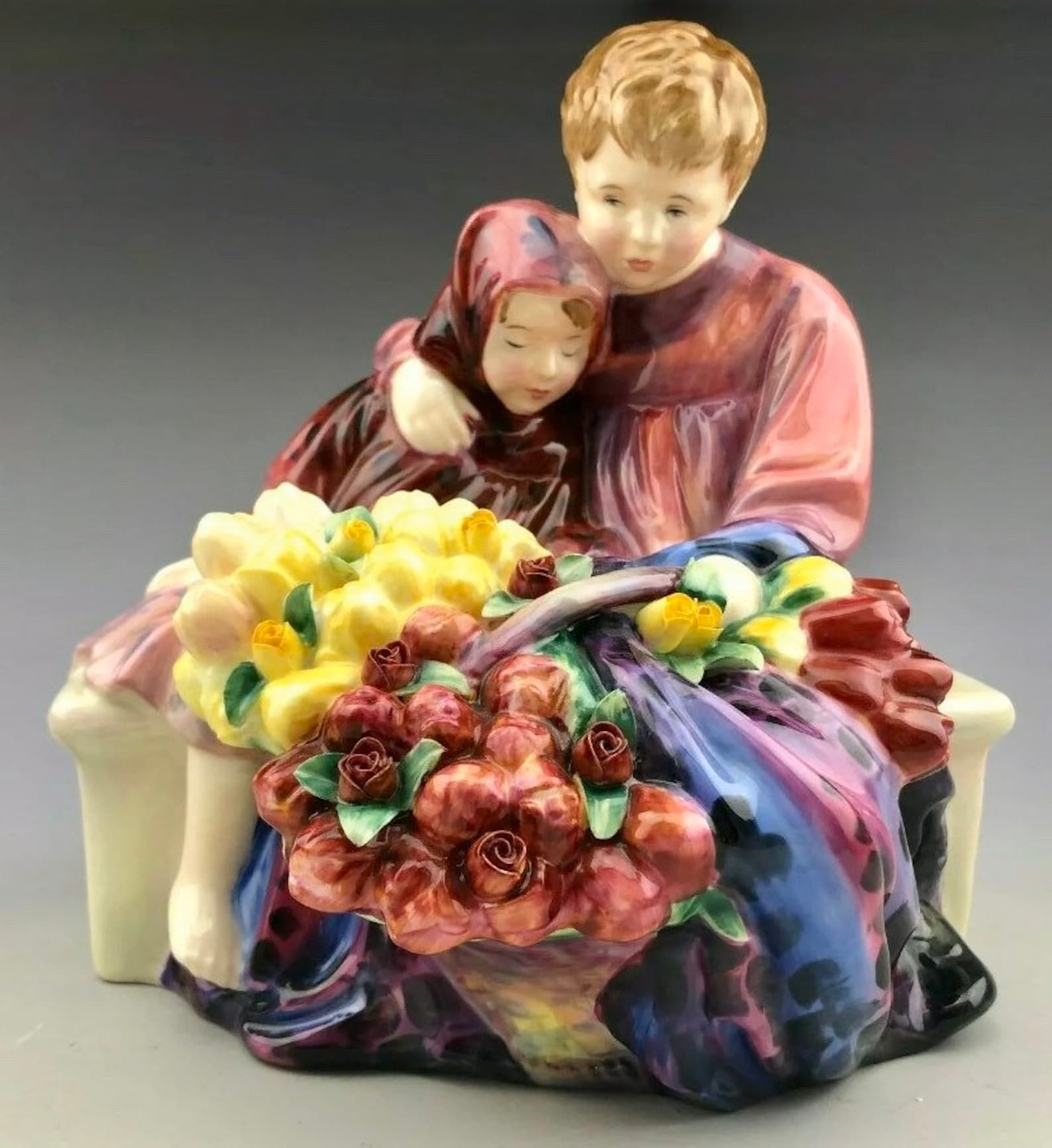Royal Doulton Figurine Flower Seller’s Children Hn1342, Designed By 2B9