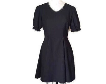 Schwarzes Brillenkleid, Puffärmelkleid, M