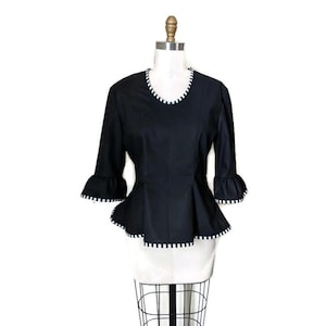 Mangas de campana de peplum negro