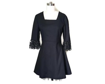 Black Gothic dress, laceup back, lace sleeves L