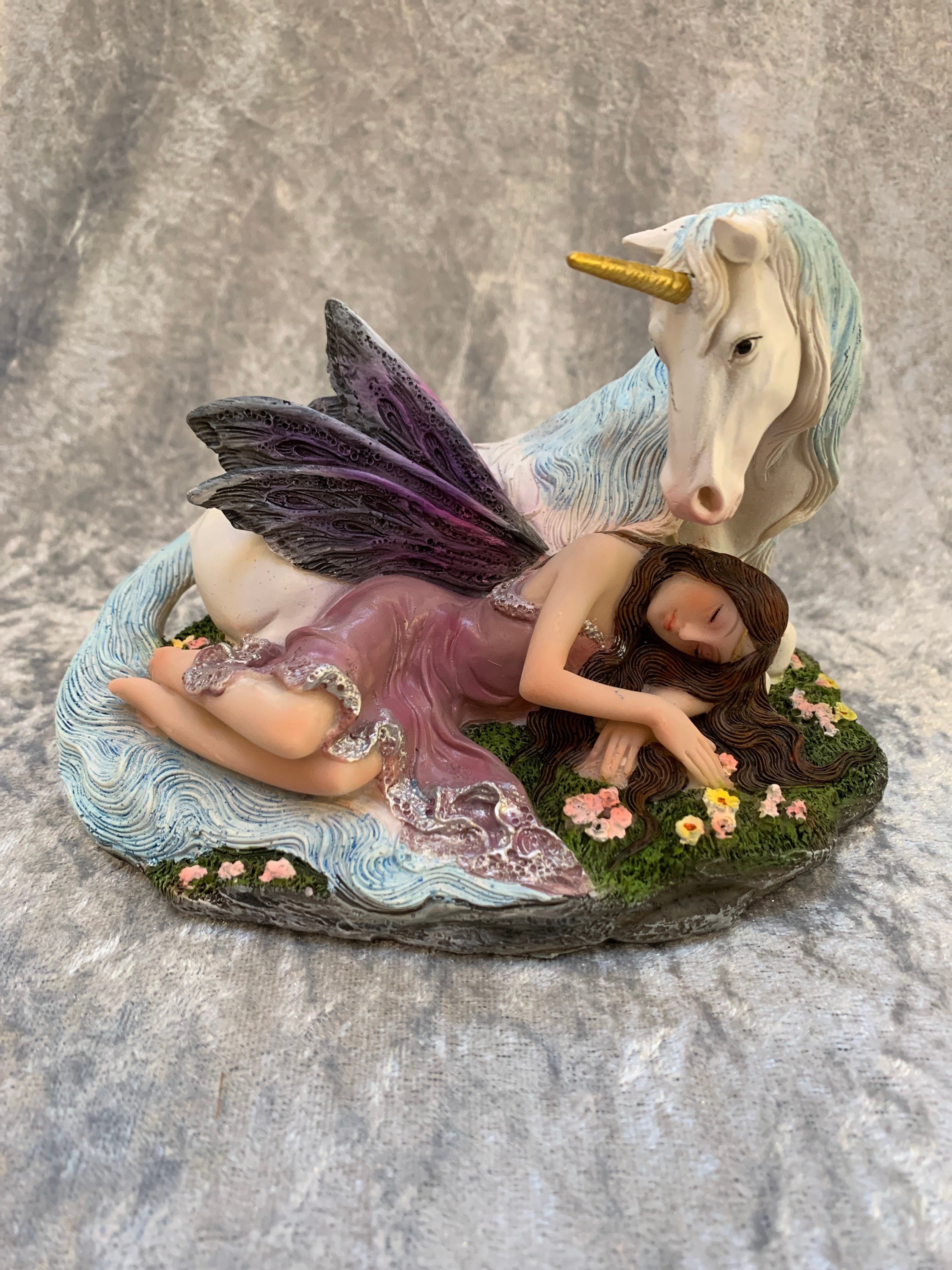 Statuette de Fée avec une licorne - Figurine de Fée avec licorne
