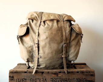 Mochila o morral estilo militar o del ejército noruego Bergans fabricado en lona y cuero - bushcraft
