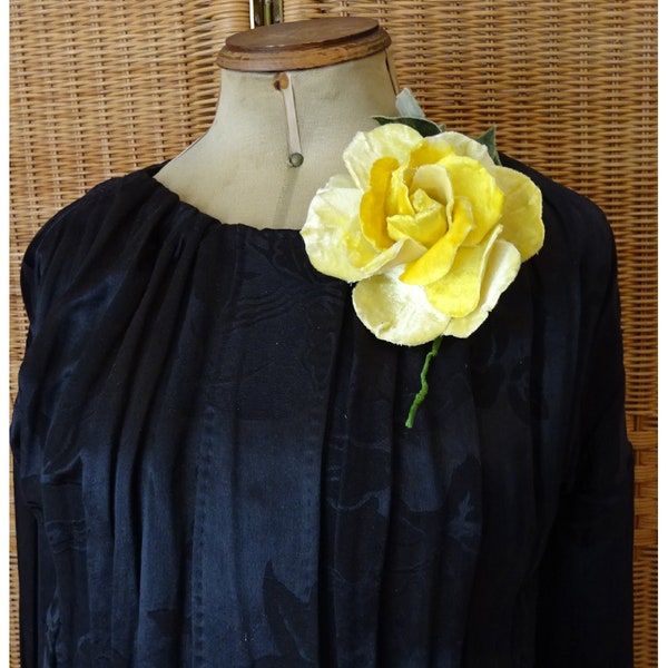 Vintage 1940s/40s 1950s/50s Velvet YELLOW FLOWER CORSAGE Costume Milinery Wedding