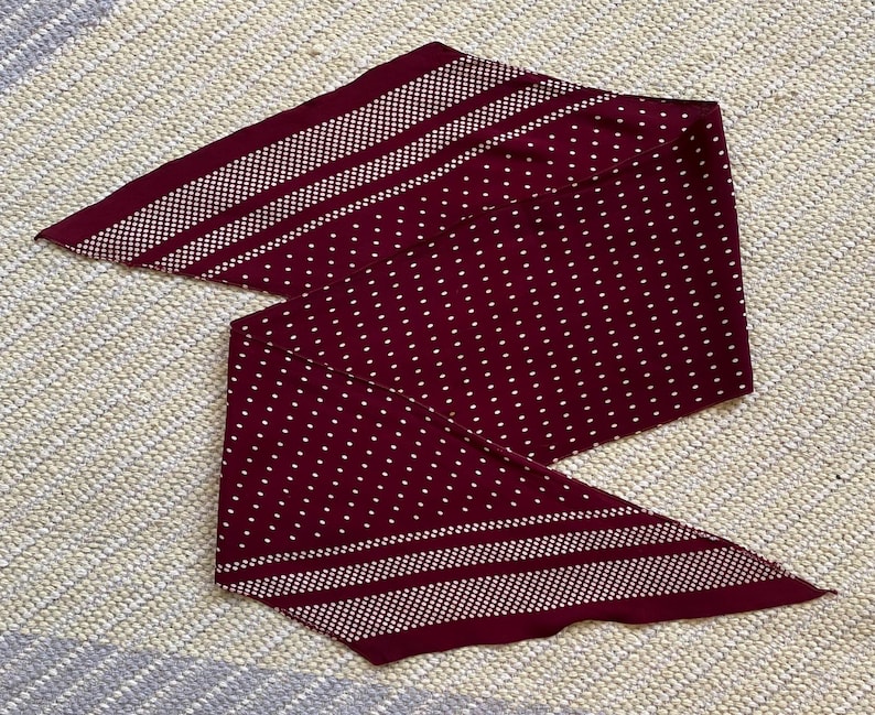 Puede incluir: Un juego de tres cuencos de cer&aacute;mica anidados en tonos azules, verdes y blancos. Los cuencos presentan un esmalte moteado y un dise&ntilde;o sencillo y moderno. El cuenco m&aacute;s grande mide aproximadamente 15 cm de di&aacute;metro.