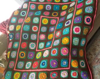 Queen sized Bedspread crocheted bright colors flowers Afghan vintage bedding pink blue yellow colorful bedding built flower throw for bed