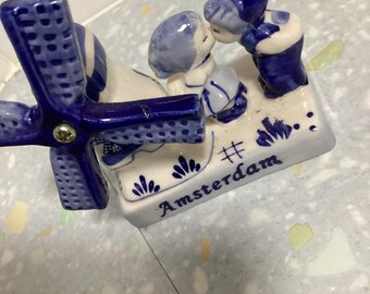 Delftware blue and white spinning windmill vintage, boy and girl kissing 3.5 inches high including windmill