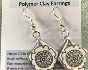 Boucles d’oreilles en argile polymère, boucles d’oreilles faites à la main