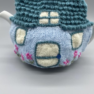 Country cottage tea cosy, medium size knitted tea cozy, cute home decor, knitted tea lovers gift, blue novelty tea cosy, teapot cover