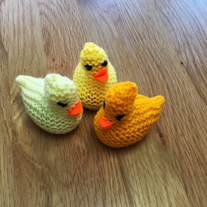 Easter chicks, egg holders, easter egg hunt, cover for cream egg, knitted chicks, Easter wedding favours, teachers gift image 2