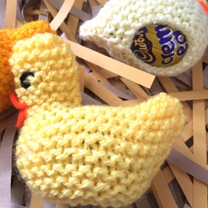 Easter chicks, egg holders, easter egg hunt, cover for cream egg, knitted chicks, Easter wedding favours, teachers gift image 3