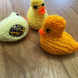 Easter chicks, egg holders, easter egg hunt, cover for cream egg, knitted chicks, Easter wedding favours, teachers gift afbeelding 1