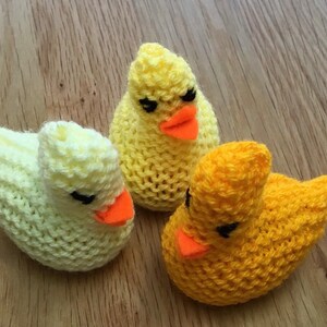 Easter chicks, egg holders, easter egg hunt, cover for cream egg, knitted chicks, Easter wedding favours, teachers gift image 8