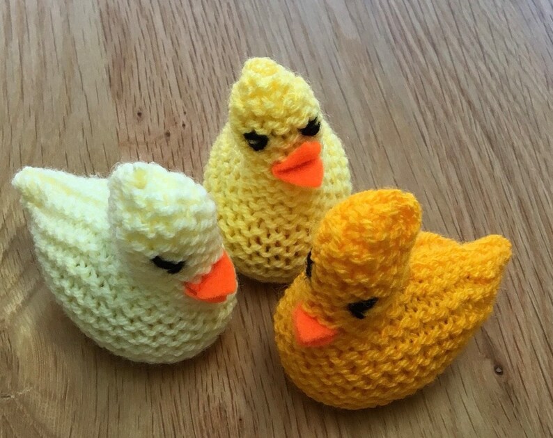 Easter chicks, egg holders, easter egg hunt, cover for cream egg, knitted chicks, Easter wedding favours, teachers gift afbeelding 8