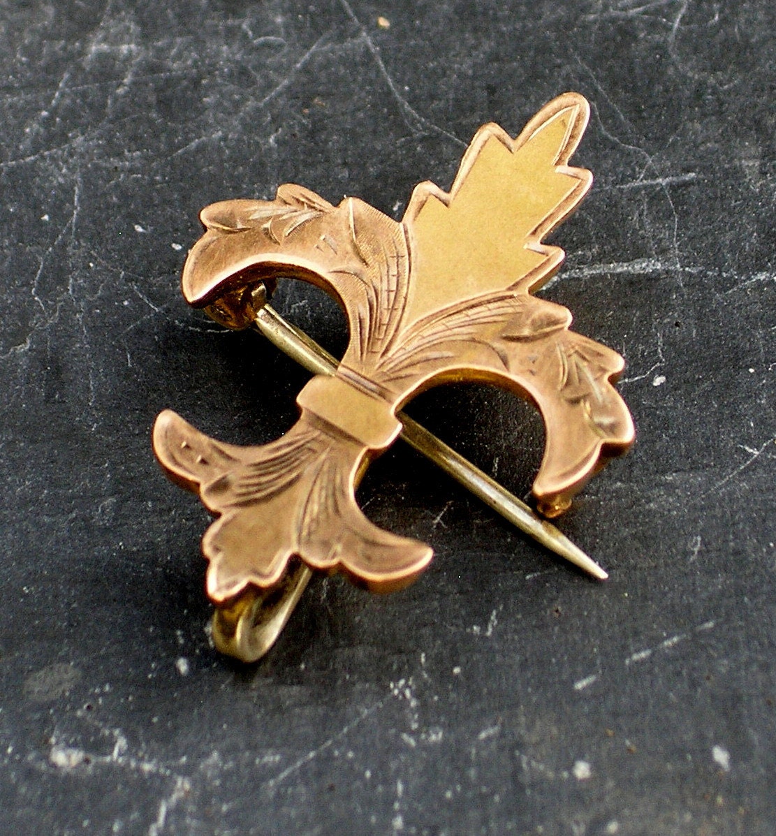Vintage 14K Beautiful Fleur De Lis Lapel Pin With Hook for Ladies Sized