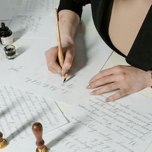 Carta personalizada, discurso (de casamento), convites, carta de amor, carta de desculpas ou agradecimento, carta de proposta, serviço de redação de votos de casamento