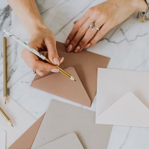 Carta de amor personalizada sellada con cera en papel pergamino, regalo de San Valentín para novios, regalo de aniversario y votos matrimoniales. imagen 3