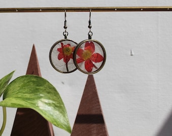 resin earrings • flower earrings dangle • terrarium earrings • gift for her • flower dangle earrings • birthday gift • dried flower earrings