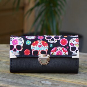 Billetera de mujer hecha a mano, Billetera skull Smartphone, Rosas, Flor, 19x10cm, Billetera de tela, Billetera larga, Billetera iPhone, Billetera clutch