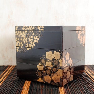 Beautiful Food Box 'JUBAKO' decorated 'SAKURA' 'MOMIJI'Cherry blossom food container _kt-2034a