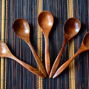 Cuchara de madera lacada japonesa de 17,5 cm (6,8"), juego de 5, artesanía tradicional japonesa, para sopa o curry, color marrón, 50 g _hs-080