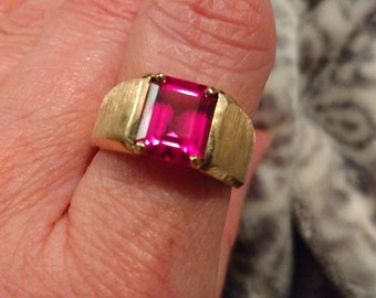 PRICE REDUCED! Men's Vintage Ruby 10 Kt Gold Ring Size 9