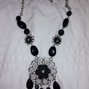 Black flowery stoned beaded silver chained necklace