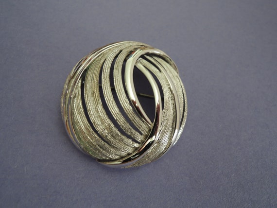 Oval Textured Silver Tone Brooch by Monet Mid Cen… - image 10