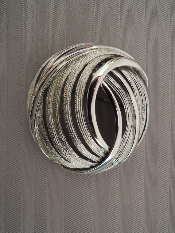 Oval Textured Silver Tone Brooch by Monet Mid Cen… - image 9