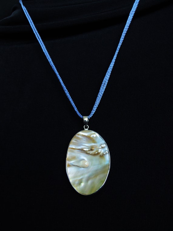 Unisex Abalone Shell Pendant Choker Vintage 1990s